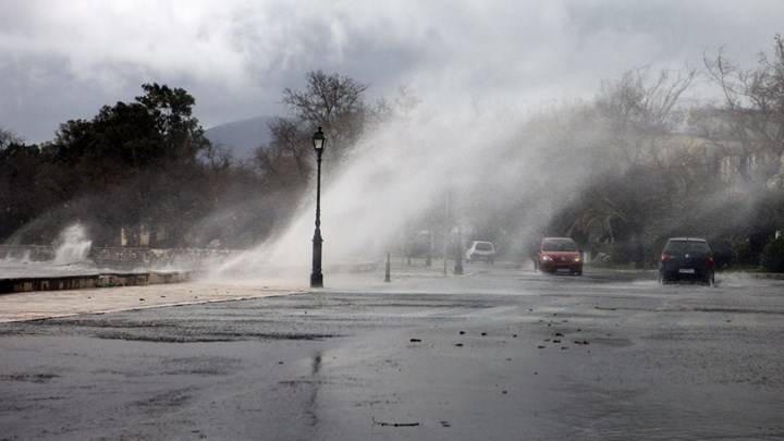 Η Πολιτική Προστασία συμβουλεύει: Πως να προστατευτείτε από τα ακραία καιρικά φαινόμενα