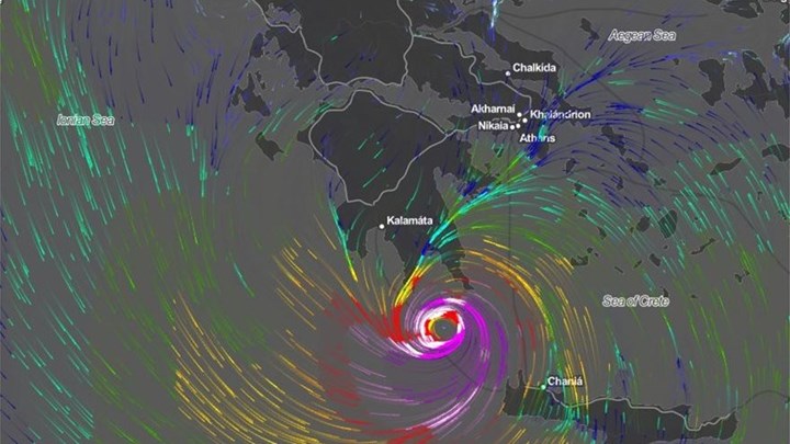 Στο “μάτι” του κυκλώνα “Ζορμπά” η χώρα: Η πορεία του στον χάρτη – Δεμένα πλοία, κλειστά σχολεία και διακοπές ρεύματος – ΒΙΝΤΕΟ