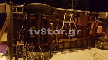 Εκτροπή νταλίκας στην εθνική οδό Αθηνών – Λαμίας – ΦΩΤΟ