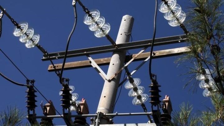 Διακοπές ρεύματος στην Αττική εξαιτίας της κακοκαιρίας – Πού εντοπίζονται προβλήματα