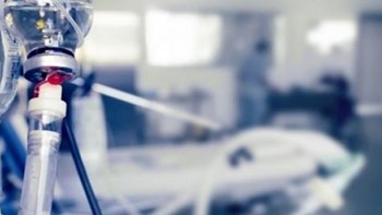 Σε κρίσιμη κατάσταση ο 5χρονος που έπεσε από τον δεύτερο όροφο πολυκατοικίας – Τι λένε οι γιατροί