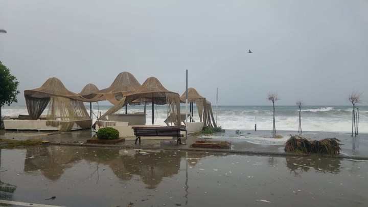 Δήμαρχος Καλαμάτας: Είχαμε ζητήσει από τους καταστηματάρχες να απομακρύνουν τις κατασκευές – ΒΙΝΤΕΟ