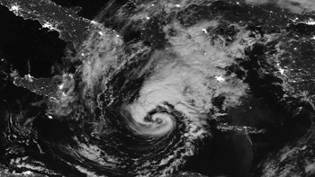 Εντυπωσιακή ΦΩΤΟ του μεσογειακού κυκλώνα από τη NASA
