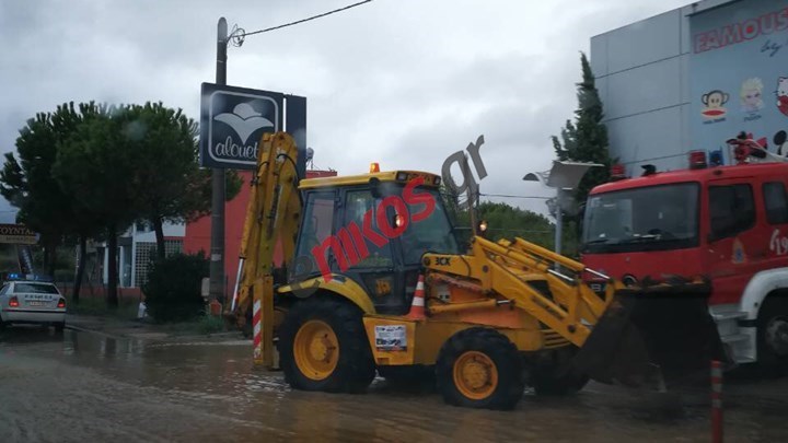 Μεγάλα προβλήματα στην κυκλοφορία των οχημάτων στη Λεωφόρο Μαραθώνος – ΦΩΤΟ αναγνώστη