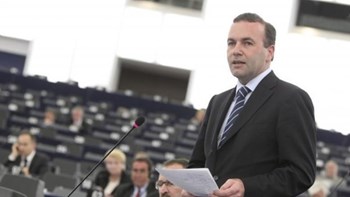 Βέμπερ: Ήταν σωστό ότι κρατήσαμε την Ελλάδα στην Ευρωζώνη