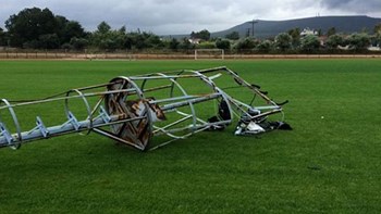 Έπεσε προβολέας στο στάδιο των Φιλιατρών – ΦΩΤΟ