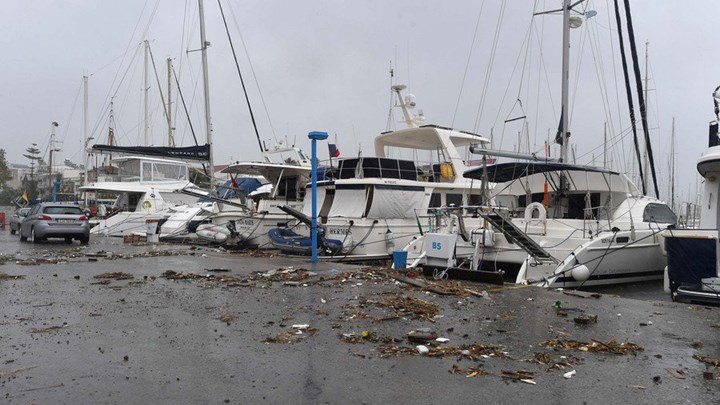 14 σκάφη βυθίστηκαν στην Καλαμάτα – Υλικές ζημιές σε τουριστικές λέμβους