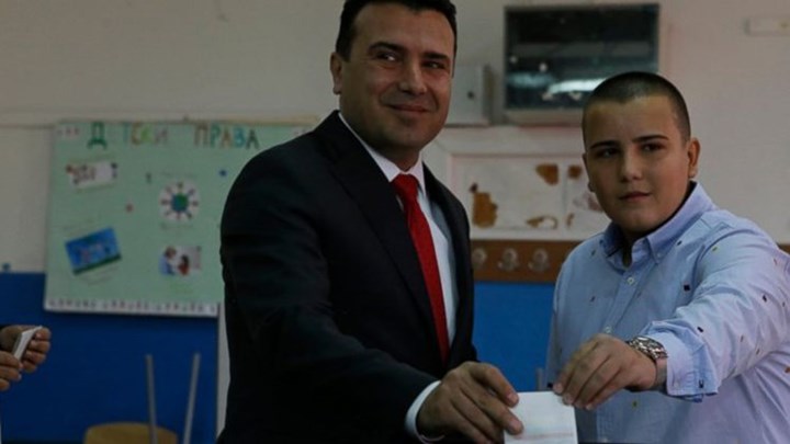 Ψήφισε μαζί με τον γιο του ο Ζάεφ – ΦΩΤΟ