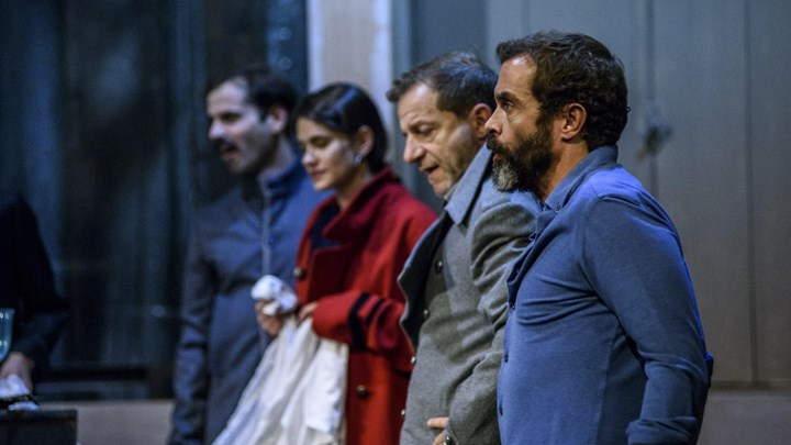 Τα πρώτα κλικ για τον φιλόδοξο «Βυσσινόκηπο» μόνο στο enikos.gr