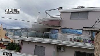 Συναγερμός στο Άργος – Άνδρας πυροβολεί με καραμπίνα από φλεγόμενο διαμέρισμα – ΦΩΤΟ