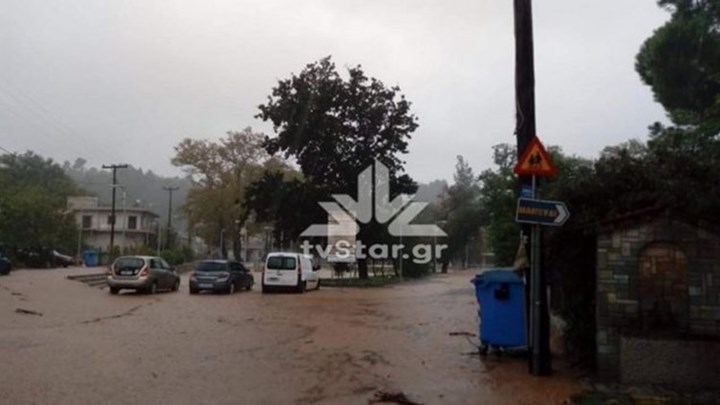 ΕΜΑΚ και δύτες αναζητούν τους τρεις αγνοούμενους στην Εύβοια