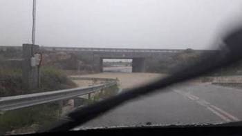 O “Ζορμπάς” προκάλεσε μεγάλες καταστροφές σε Κιάτο – Βέλο: Γκρεμίστηκαν γέφυρες, διαλύθηκαν δρόμοι, έμειναν χωρίς νερό 15.000 κάτοικοι