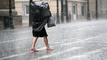 Με βροχές ξεκινά η εβδομάδα – Δείτε σε ποιες περιοχές θα χρειαστούμε ομπρέλα