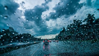 Συνεχίζεται η κακοκαιρία – Βροχές και άνεμοι έως 8 μποφόρ