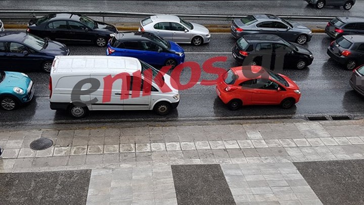 Κυκλοφοριακό κομφούζιο στην Αθήνα λόγω της κακοκαιρίας – Ποιοι δρόμοι είναι μποτιλιαρισμένοι