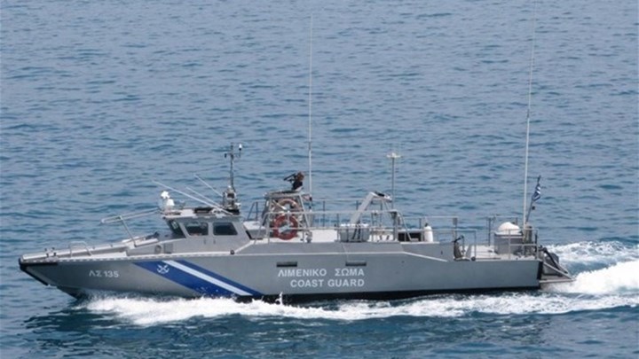 Μηχανική βλάβη σε φορτηγό πλοίο ανοιχτά της Τήνου