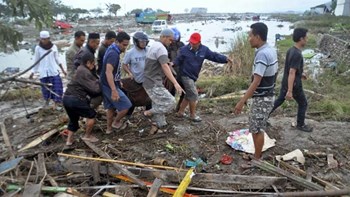 Θρήνος στην Ινδονησία: Στους 1.234 οι νεκροί – Μάχη με τον χρόνο δίνουν τα σωστικά συνεργεία