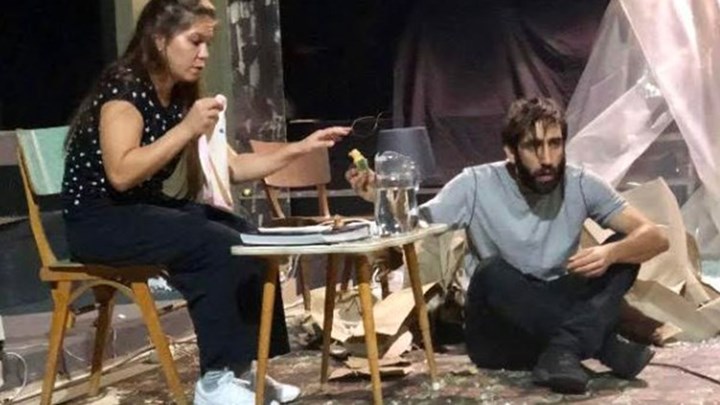 Στο enikos.gr οι φωτογραφίες του Δημήτρη Καραντζά για τον «Γυάλινο κόσμο» του