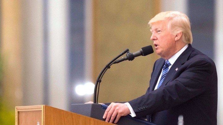 Ο Τραμπ ειρωνεύτηκε δημόσια την πανεπιστημιακό που κατηγόρησε για σεξουαλική επίθεση τον Μπρετ Κάβανο – ΒΙΝΤΕΟ