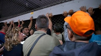 Φωτογραφίες από το “ντου” μελών της ΑΔΕΔΥ στο υπουργείο Οικονομικών