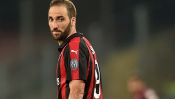 Με Ιγκουαΐν η αποστολή της Μίλαν κόντρα στον Ολυμπιακό