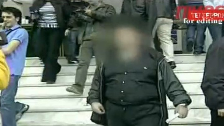 Καταγγελίες-σοκ από φοιτήτριες για τον “καθηγητή Φακελάκη”: Δώσε 2.250 ευρώ ή δείξε λίγο στήθος