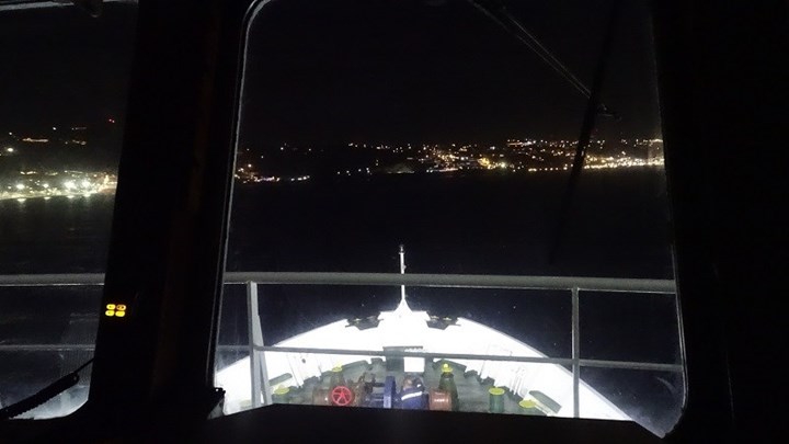 Ο καπετάνιος από τη Μάνη που “δάμασε” τον “Ζορμπά” –  Η μανούβρα του πλοίου στα 10 μποφόρ – BINTEO