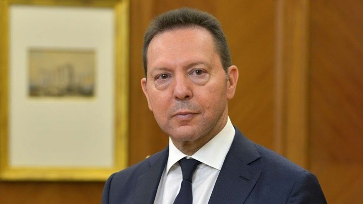 Το παρασκήνιο της απουσίας Στουρνάρα από τη σύσκεψη στο Μαξίμου για τις τράπεζες