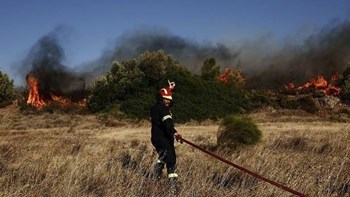 Σε εξέλιξη μεγάλη φωτιά στην Κρήτη