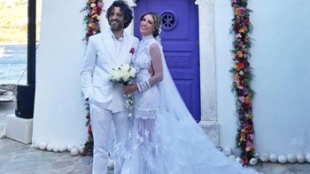 Νυφούλα ντύθηκε η Αθηνά Οικονομάκου – Το γαμήλιο γλέντι και ο λάτιν χορός του ζευγαριού – ΒΙΝΤΕΟ