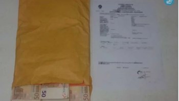 Συνέβη κι αυτό: Προσπάθησε να «λαδώσει» αστυνομικό για να εμφανίζεται νεότερη στην ταυτότητά της