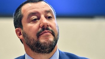 Σαλβίνι: Θα κλείσουμε τα αεροδρόμια, έτσι όπως κλείσαμε τα λιμάνια μας