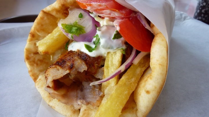 Μάχη για την ζωή δίνει 28χρονος που στραβοκατάπιε…σουβλάκι