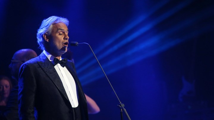 Ο Αντρέα Μποτσέλι στον γάμο της εγγονής της βασίλισσας Ελισάβετ – ΦΩΤΟ