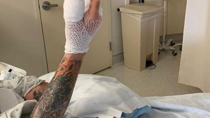 Στο νοσοκομείο διάσημος τραγουδιστής – Τι συνέβη; – ΦΩΤΟ