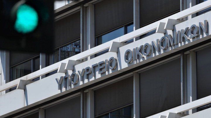 Έκθεση ΥΠΟΙΚ: Σε αυτά τα επαγγέλματα οργιάζει το “μαύρο χρήμα”