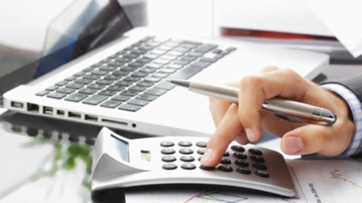 Τέλος Νοεμβρίου το νομοσχέδιο για τη μείωση των εισφορών για επαγγελματίες – Τι θα προβλέπει