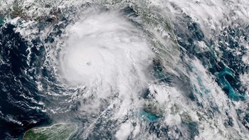 Ο κυκλώνας Μάικλ ενισχύθηκε σε κατηγορία 4 – 500.000 άνθρωποι έχουν λάβει σύσταση να εγκαταλείψουν τα σπίτια τους