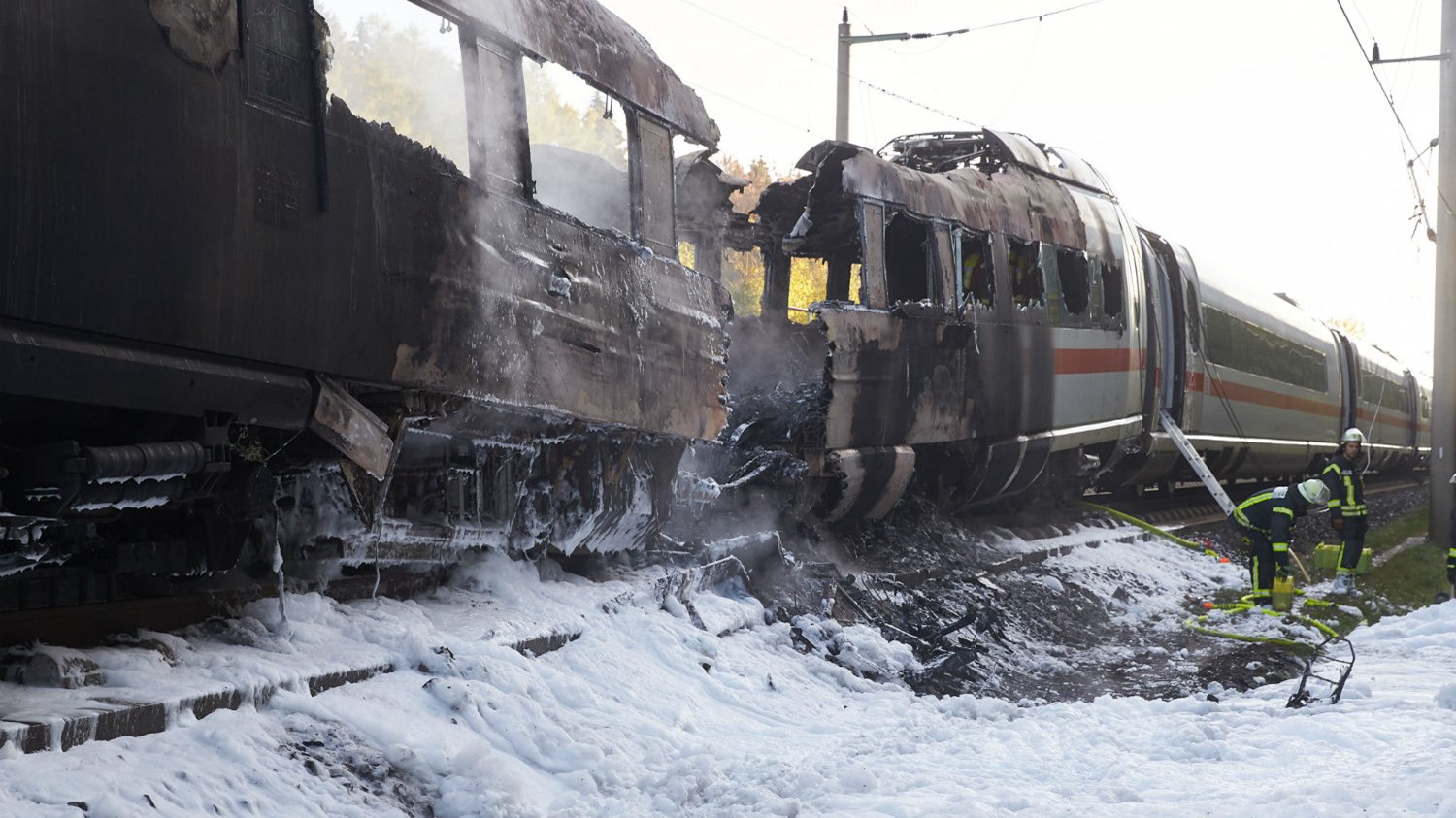 Στις φλόγες τρένο υψηλής ταχύτητας με 510 επιβάτες στη Γερμανία –  ΦΩΤΟ – ΒΙΝΤΕΟ
