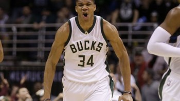 Σταμάτησε στους 32 πόντους ο Αντετοκούνμπο – Έκανε τριπλ – νταμπλ κόντρα στους Τίμπεργουλβς – ΒΙΝΤΕΟ