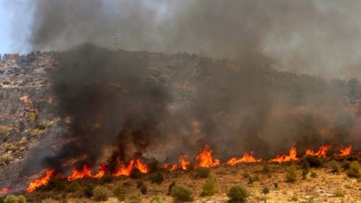 Σε εξέλιξη πυρκαγιά στο χωριό Σκρα του Κιλκίς
