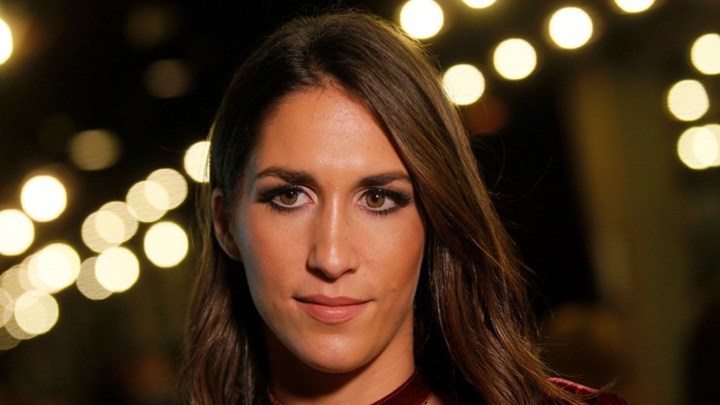 Ξετρελαίνει τους φιλάθλους η σύζυγος πρώην παίκτη του Ολυμπιακού – ΦΩΤΟ