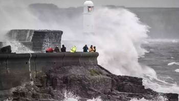 Δύο νεκροί από το πέρασμα της καταιγίδας Κάλουμ στη Βρετανία