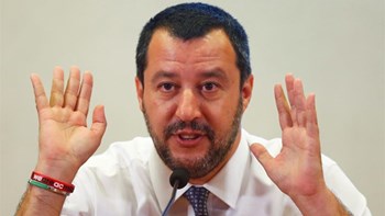 Ο Σαλβίνι πανηγυρίζει με το εκλογικό αποτέλεσμα στη Βαυαρία – Σε ποιους είπε “Αrrivederci”