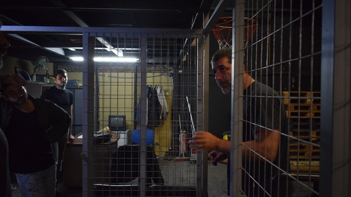 Οι πρώτες φωτογραφίες από το «Άνθρωποι και ποντίκια» που ετοιμάζει ο Μπισμπίκης