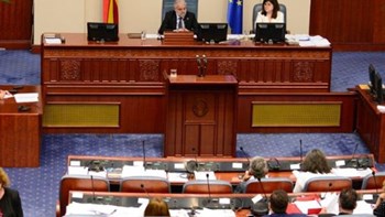 Ξεκίνησε στη Βουλή της ΠΓΔΜ η συζήτηση για την αλλαγή του Συντάγματος