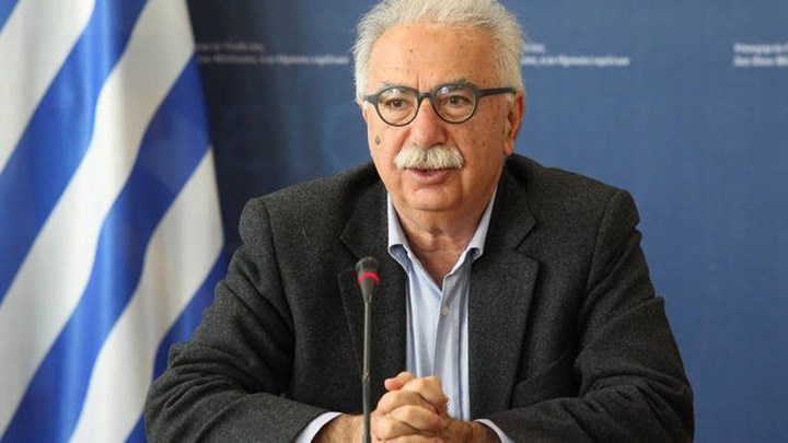 “Μέτωπο” φιλολόγων κατά Γαβρόγλου για την Ιστορία: Αποδομεί τον ιστορικό κορμό