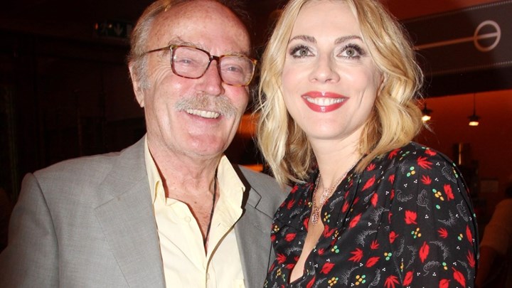 Νέο πρόβλημα υγείας για τον Ντίνο Καρύδη: Ακόμη και με αναπηρικό καροτσάκι θα πάω στην πρεμιέρα της Σμαράγδας