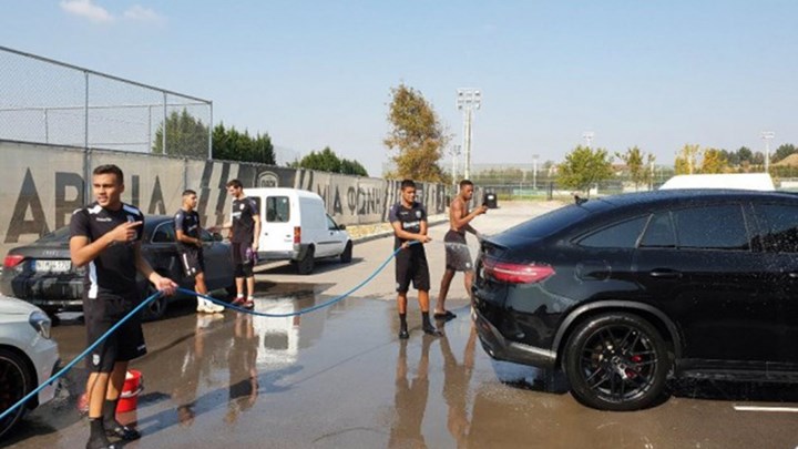 Προπόνηση με… πλύσιμο αυτοκινήτων στον ΠΑΟΚ – ΦΩΤΟ – ΒΙΝΤΕΟ