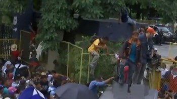 Επεισοδιακό πέρασμα εκατοντάδων μεταναστών στο Μεξικό από την Γουατεμάλα